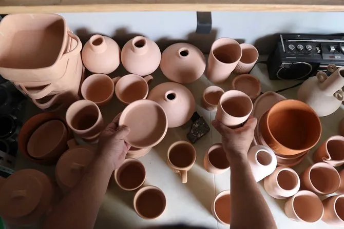 kerajinan keramik tanah liat