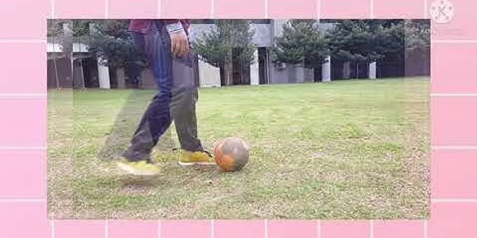 Keterampilan gerak menendang bola jarak jauh dapat dilakukan dengan menggunakan kaki bagian