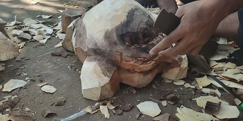 Menurutmu bagaimana cara membuat patung dari kayu
